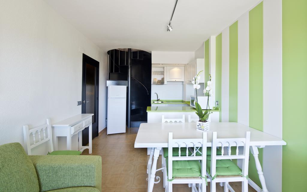 Apartamentos Salles Beach L'Estartit Rum bild