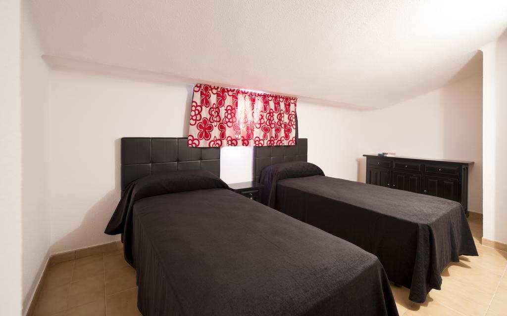 Apartamentos Salles Beach L'Estartit Rum bild