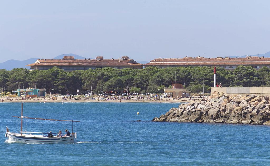 Apartamentos Salles Beach L'Estartit Exteriör bild