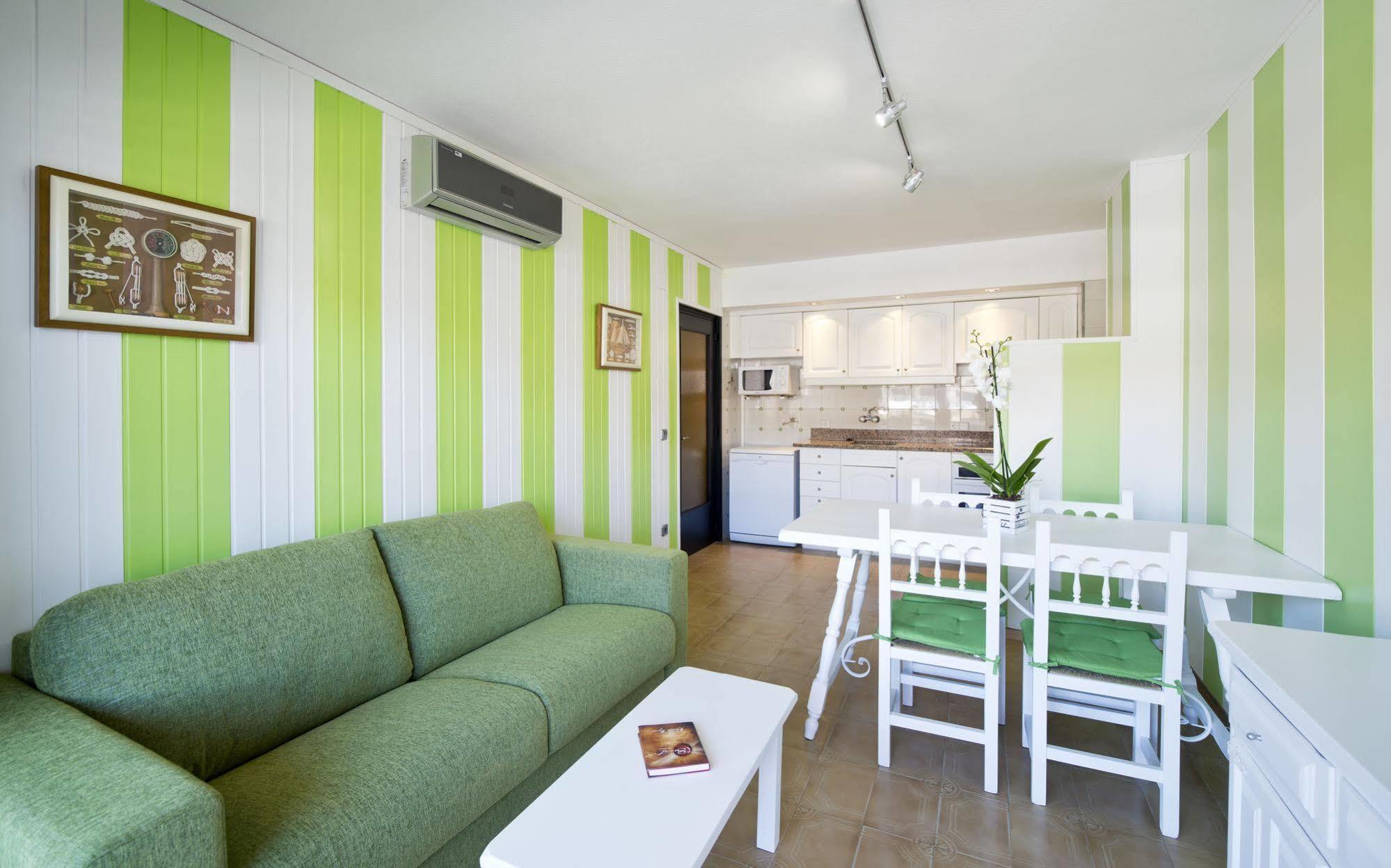 Apartamentos Salles Beach L'Estartit Exteriör bild