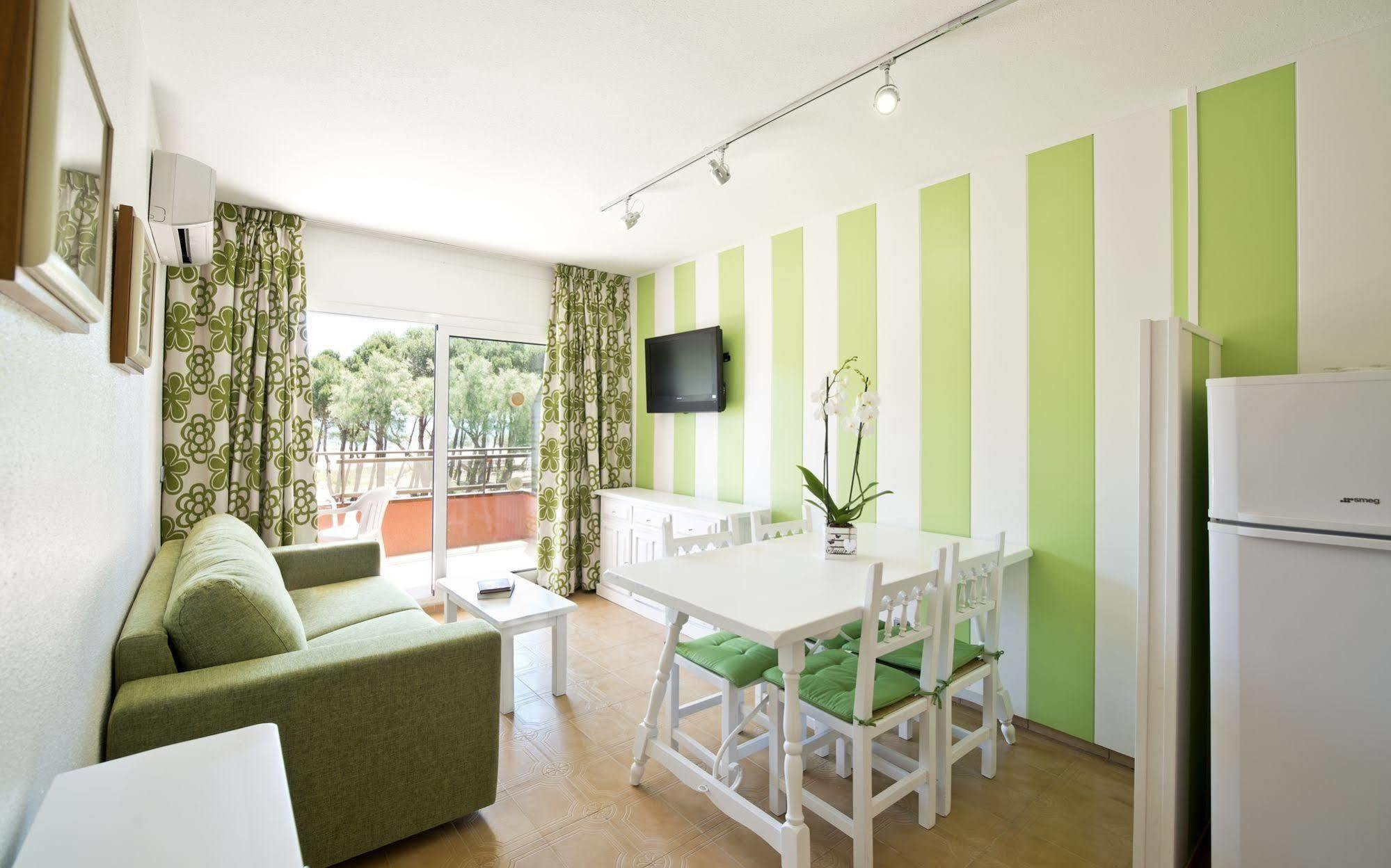 Apartamentos Salles Beach L'Estartit Exteriör bild