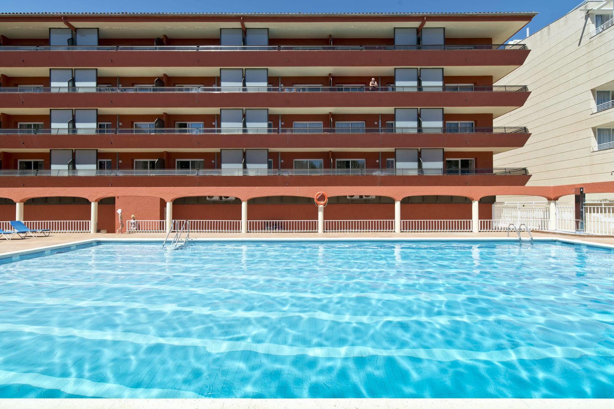 Apartamentos Salles Beach L'Estartit Exteriör bild
