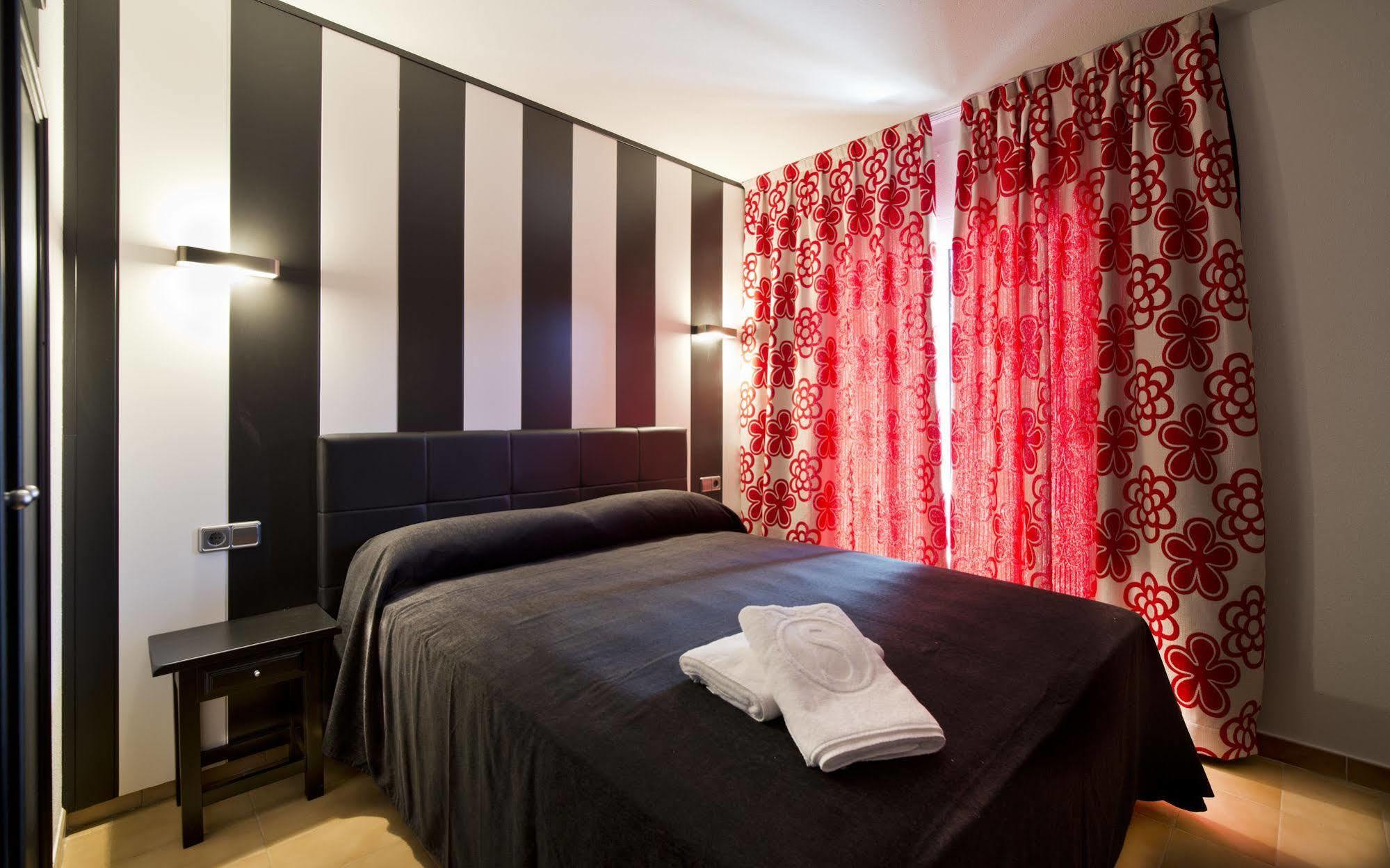 Apartamentos Salles Beach L'Estartit Exteriör bild