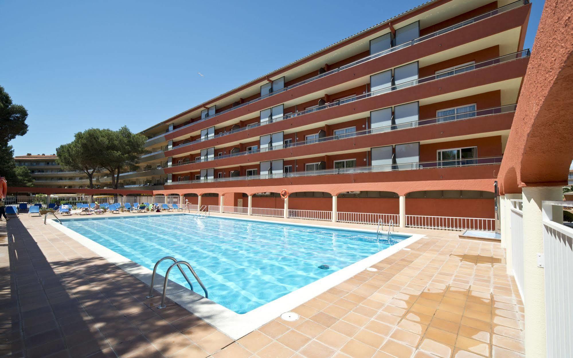 Apartamentos Salles Beach L'Estartit Exteriör bild